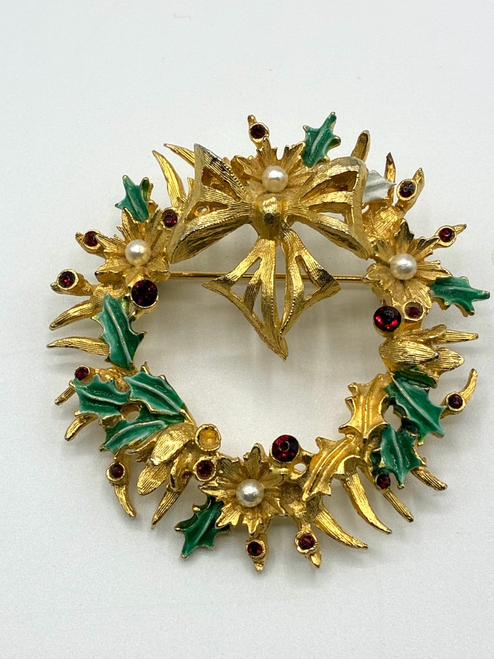 Vintage MYLU Rhinestone Christmas Wreath Brooch